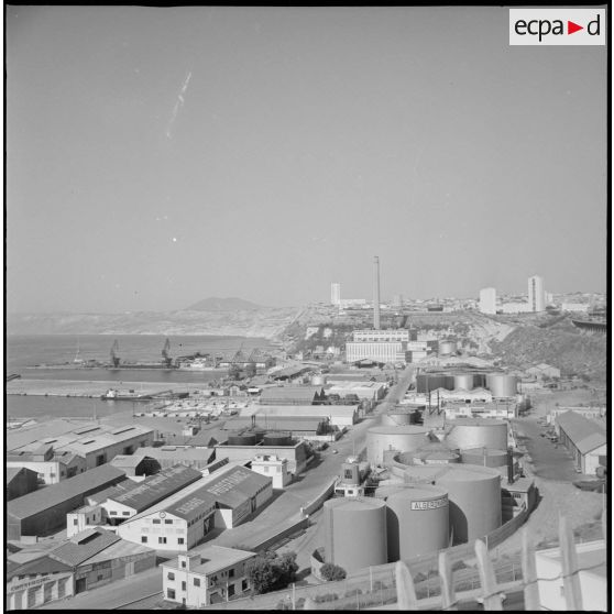 [Docks et usines d'Oran.]
