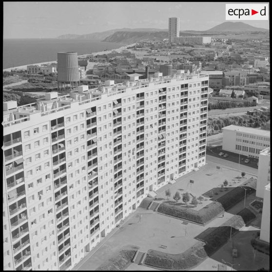 [Vue aérienne d'un quartier d'Oran.]