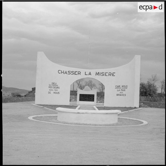 [Marabout du commando Georges à la ferme Carafon près de Saïda.]