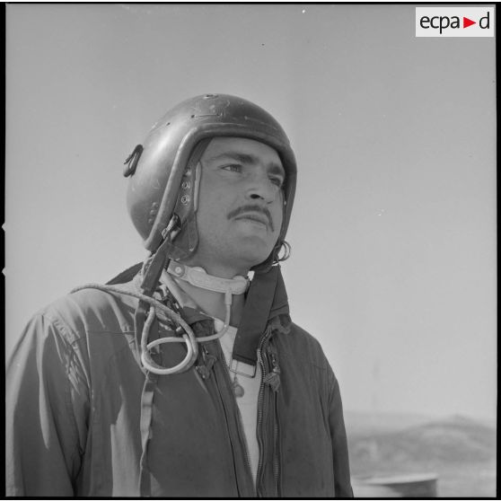 [Portrait d'un pilote de l'aviation légère de l'armée de Terre (ALAT).]