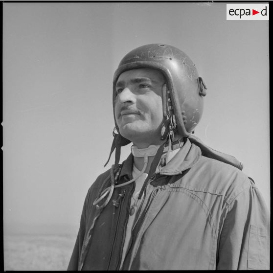 [Portrait d'un pilote de l'aviation légère de l'armée de Terre (ALAT).]