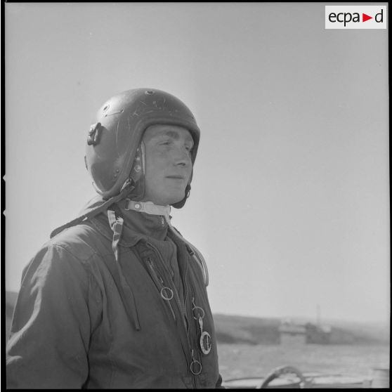 [Portrait d'un pilote de l'aviation légère de l'armée de Terre (ALAT).]