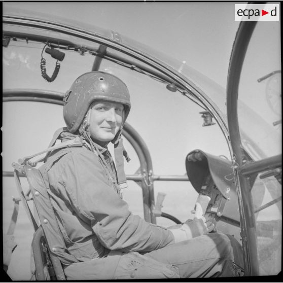 [Portrait d'un pilote de l'aviation légère de l'armée de Terre (ALAT).]