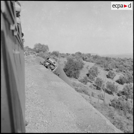 [Déraillement d'un train.]