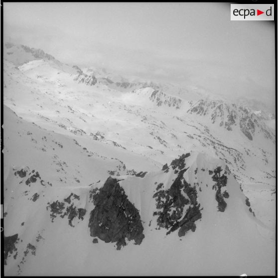 [Prise de vue aérienne réalisée à l'occasion du Rallye para-neige.]