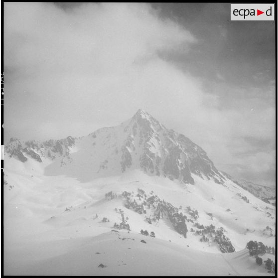 [Prise de vue aérienne réalisée à l'occasion du Rallye para-neige.]