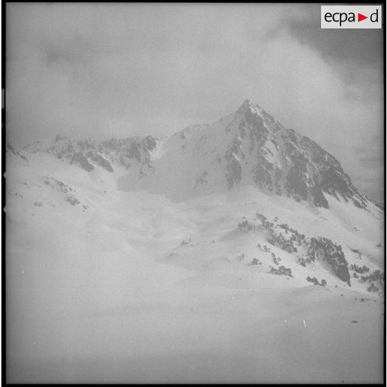 [Prise de vue aérienne réalisée à l'occasion du Rallye para-neige.]