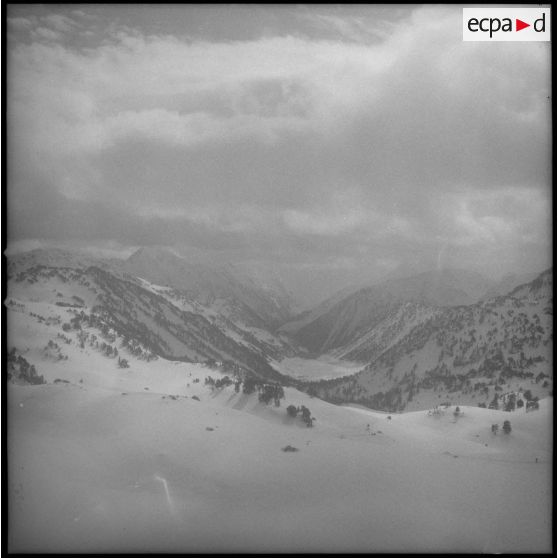 [Prise de vue aérienne réalisée à l'occasion du Rallye para-neige.]