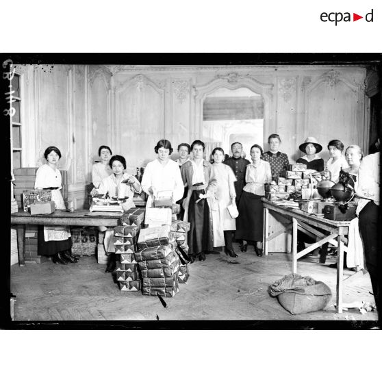 Paris, 24 rue Taithout. Envoi de colis aux soldats belges prisonniers en Allemagne. [légende d'origine]