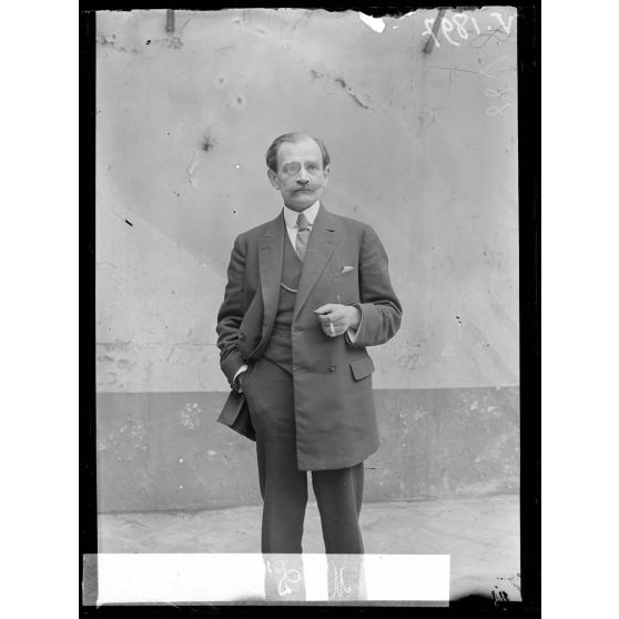 Nîmes (Gard). Portrait. [légende d'origine]