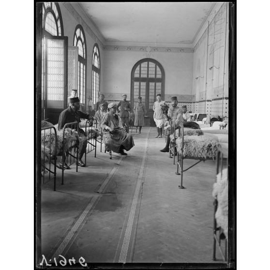 San Salvadour (Var). Maison de convalescence des tirailleurs marocains. Une chambrée. [légende d'origine]