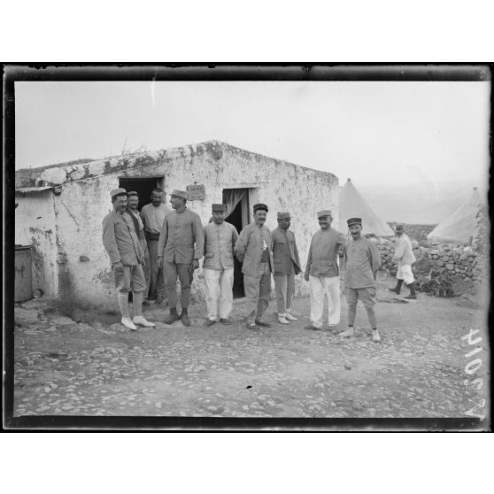 Plaine du Sébou. La popote des sous-officiers. [légende d'origine]