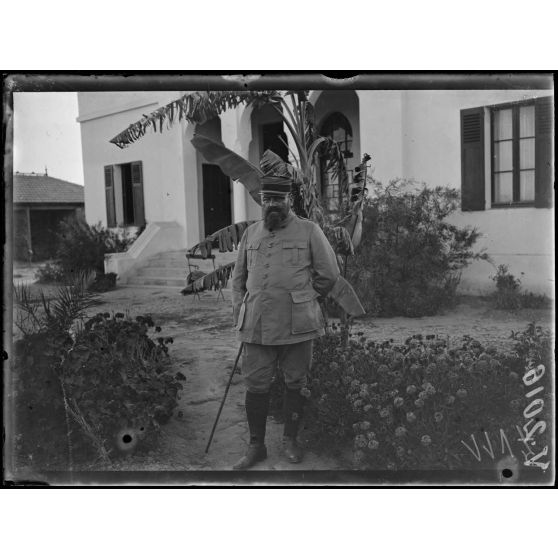 Mechra-Bel-Ksiri. Le commandant Jeangérand, commandant le Cercle du Sébou. [légende d'origine]