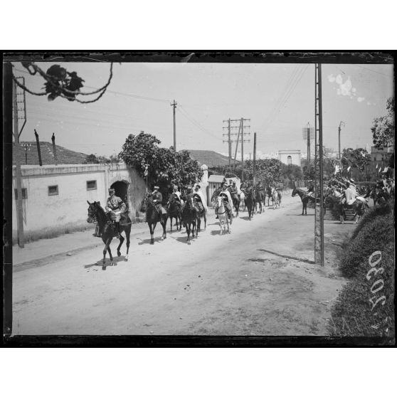 Rabat. Visite du général Lyautey au sultan du Maroc. [légende d'origine]