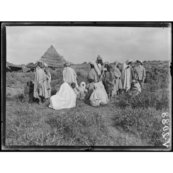 Maroc. Région des Béni-Houssen. Un douar près de la ferme de M. Aubert. [légende d'origine]
