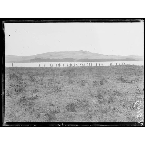 Près d'Azemmour. Camp de Sidi-Ali. Instruction des troupes marocaines. [légende d'origine]