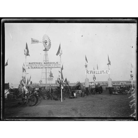 Maroc. Foire de Rabat. Le stand d'agriculture. [légende d'origine]