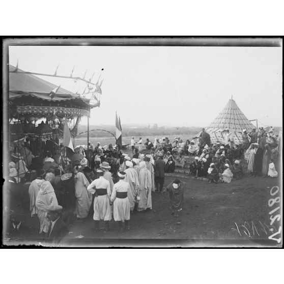 Maroc. Foire de Rabat. Les attractions. [légende d'origine]