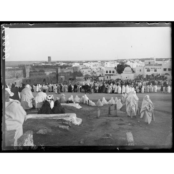Rabat. Fête de l'Achoura, premier de l'An arabe. La foule à la fête. [légende d'origine]