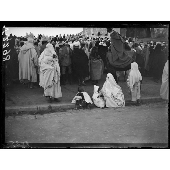 Rabat. Fête de l'Achoura, premier de l'An arabe. La foule à la fête. [légende d'origine]
