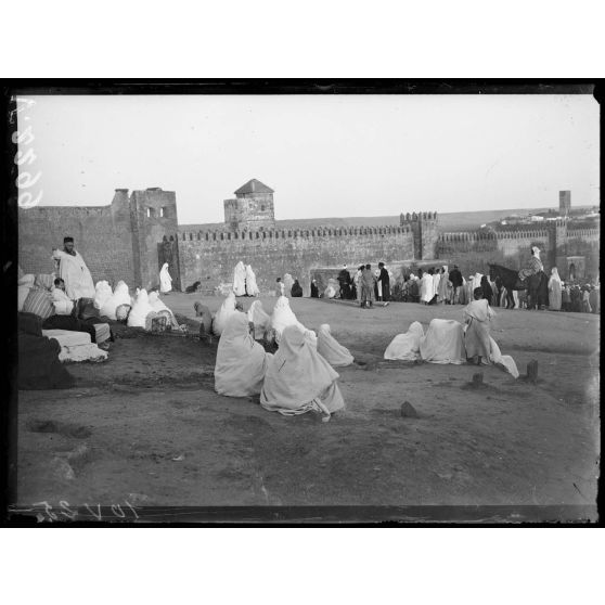 Rabat. Fête de l'Achoura, premier de l'An arabe. La foule à la fête. [légende d'origine]