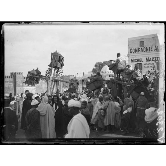 Rabat. Fête de l'Achoura, premier de l'An arabe. Jeux et manèges. [légende d'origine]
