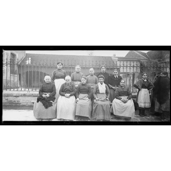 Villedommange, Marne, portraits d'identité. [légende d'origine]