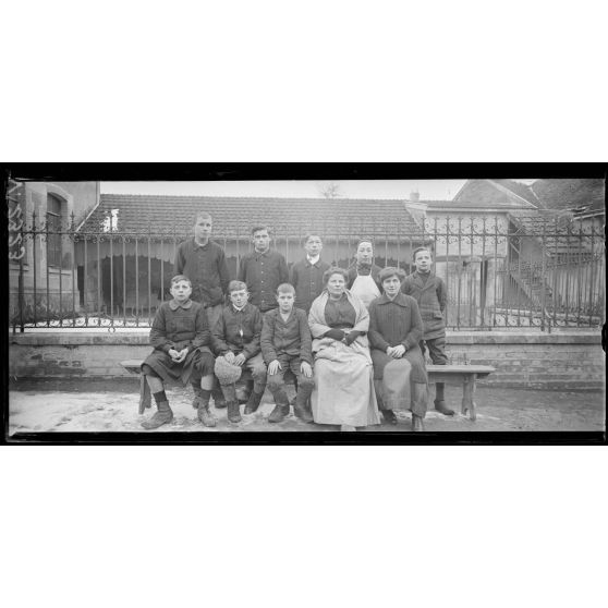 Villedommange, Marne, portraits d'identité. [légende d'origine]