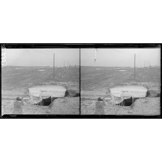 4e armée, entrée de la galerie reliant les trous d'obus organisés. [légende d'origine]