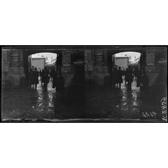 Reims, visite de M. Lafferre, ministre de l'Instruction publique. [légende d'origine]