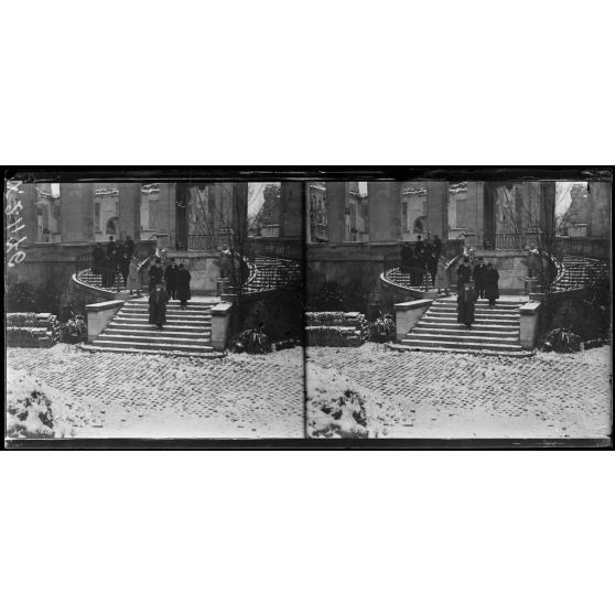 Reims, visite de M. Lafferre, ministre de l'instruction publique. [légende d'origine]