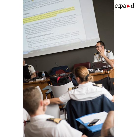 Réunion de travail au CFMM (conseil de la fonction militaire de la Marine).