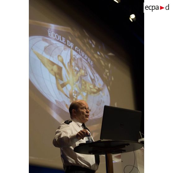 Intervention de l'amiral Christophe Prazuck, CEMM (chef d'état-major de la Marine), à l'Ecole de Guerre.