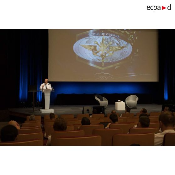 Intervention de l'amiral Christophe Prazuck, CEMM (chef d'état-major de la Marine), à l'Ecole de Guerre.