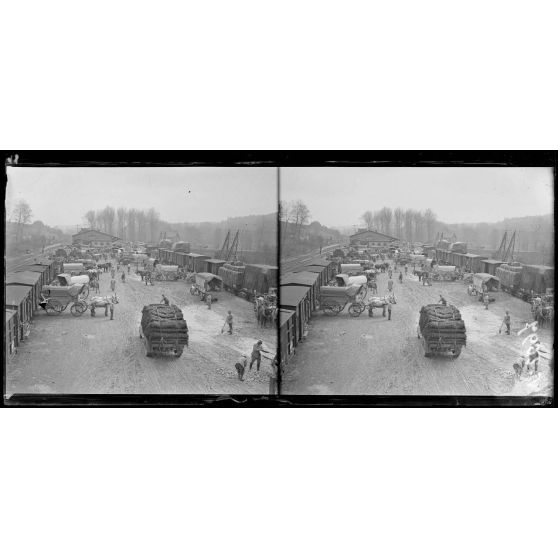 Gare de Fontaine Bonneleau, Oise, le ravitaillement. [légende d'origine]