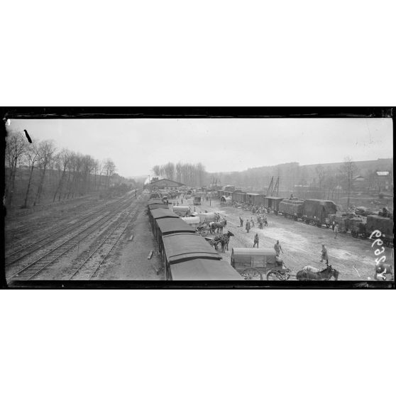 Gare de Fontaine Bonneleau, Oise, le ravitaillement. Vue générale de la gare. [légende d'origine]