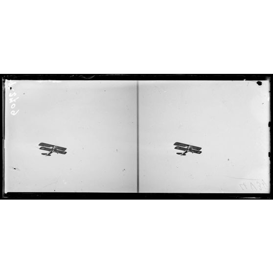 Entre Le Hamel et Hétomesnil, Oise, camp d'aviation de chasse. Avions de chasse au départ. Escadrille 67. [légende d'origine]