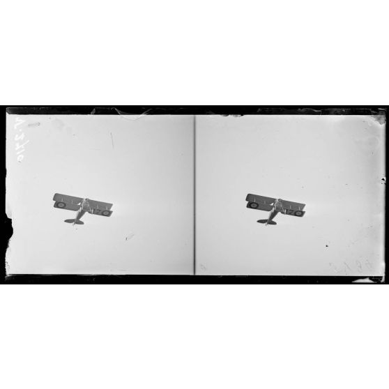 Entre Le Hamel et Hétomesnil, Oise, camp d'aviation de chasse. Avions de chasse au départ. Escadrille 67. [légende d'origine]