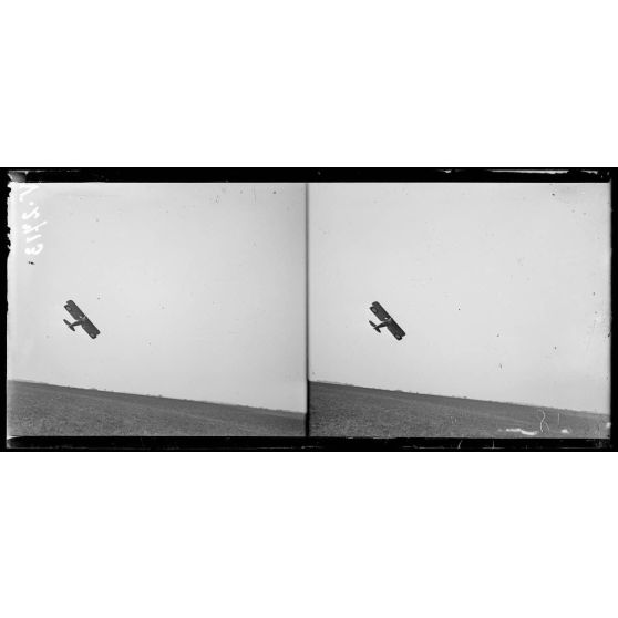 Entre Le Hamel et Hétomesnil, Oise, camp d'aviation de chasse. Avions de chasse au départ. Escadrille 67. [légende d'origine]