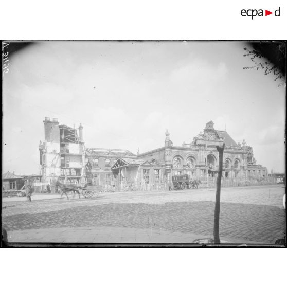 Valenciennes, façade de la gare. [légende d'origine]