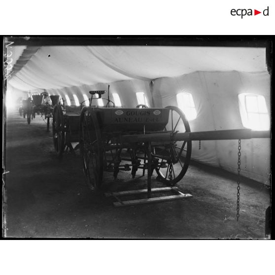 Paris, salle du jeu de paume, exposition de matériels agricoles pour les mutilés. [légende d'origine]