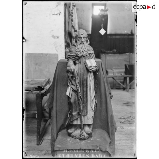 Arras, Pas-de-Calais, oeuvres d'art de Quéant, Vierge Mère. [légende d'origine]