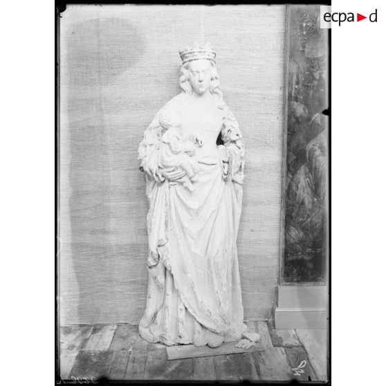 Arras, Pas-de-Calais, Vierge au bois peint. [légende d'origine]