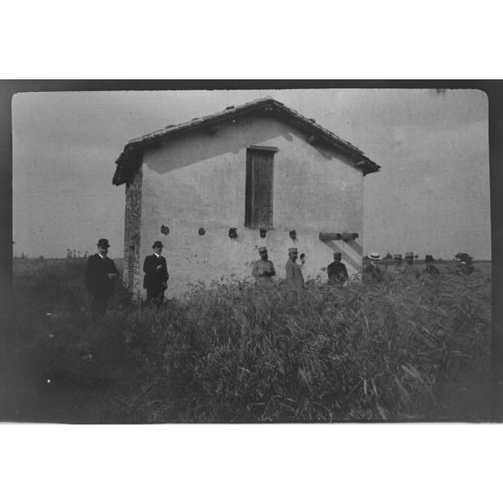[Visite d'autorités civiles et militaires à la campagne, s.d.]