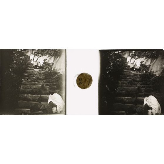 René en filanzane à Tananarive, sentier de la Reine. [légende d'origine]