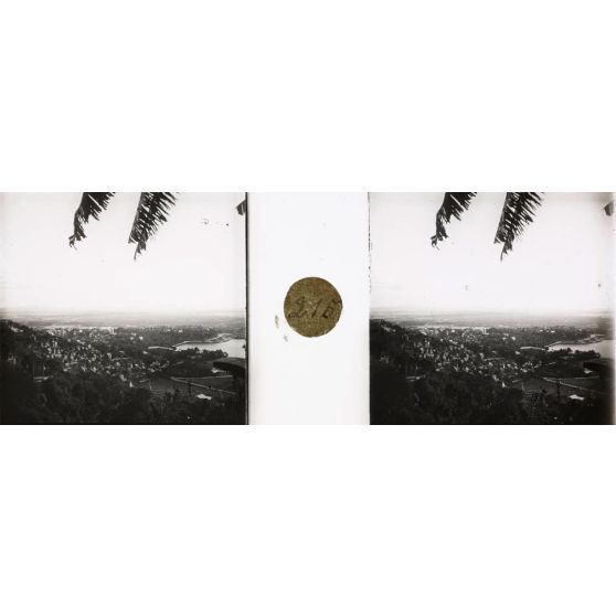 Le lac d'Anosy et Antananareina vus d'Andohalo. [légende d'origine]