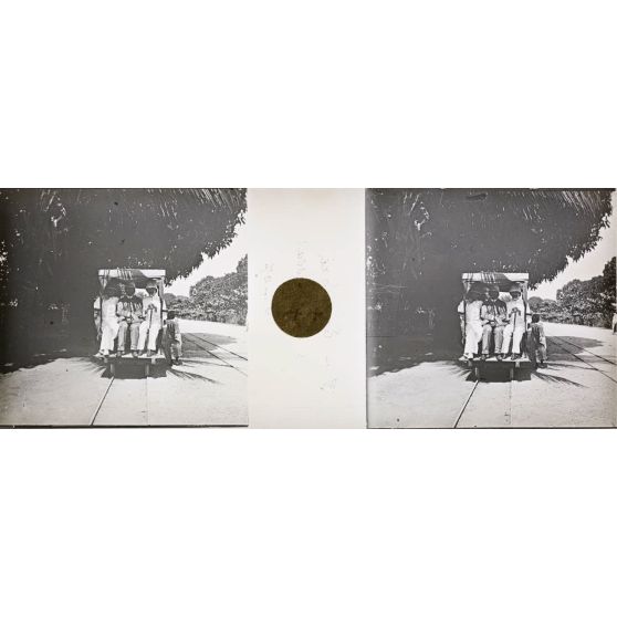 Monbassa. En "lori" sous les manguiers. [légende d'origine]