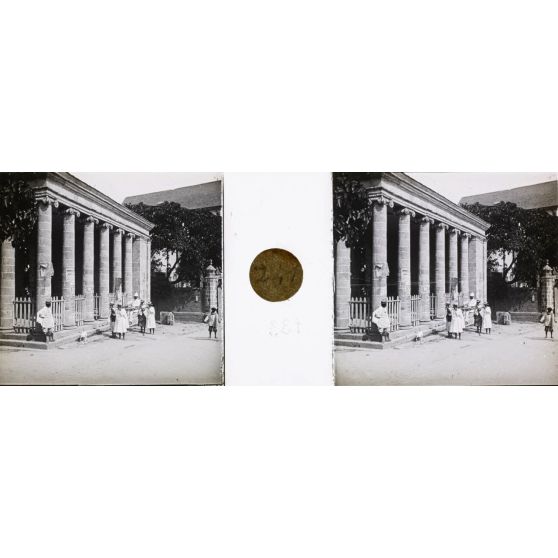 Colonnade. [légende d'origine]