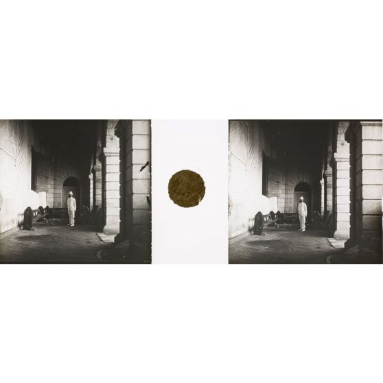 Galerie extérieure du palais. [légende d'origine]