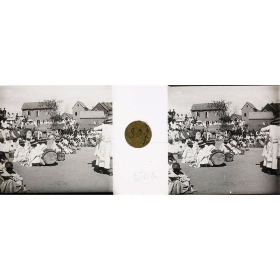 Jongleries au kabar. [légende d'origine]